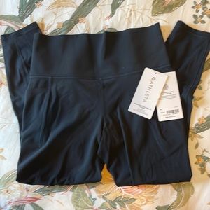 Athleta Salutation Pocket II 7/8 tights Black Medium
